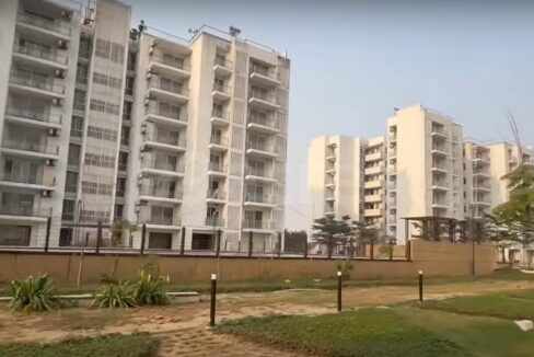 Godrej Golf Links The Suites Sector 27 Greater Noida| Price List & Brochure Floor Plan Plots| House| Villas| Apartments | Flats in Resale| Sale| Rent