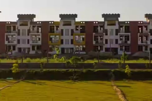 Gateway Golf Green Datavali Gesupur Meerut