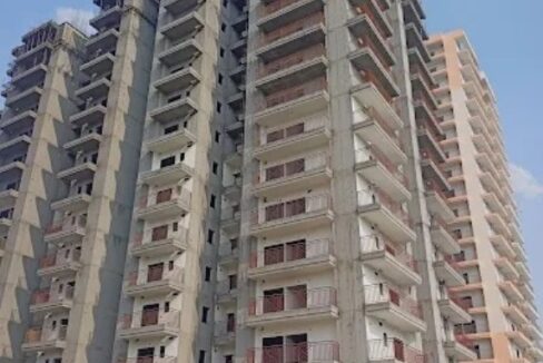Arocon Rainbow Flats in NH 24 Ghaziabad