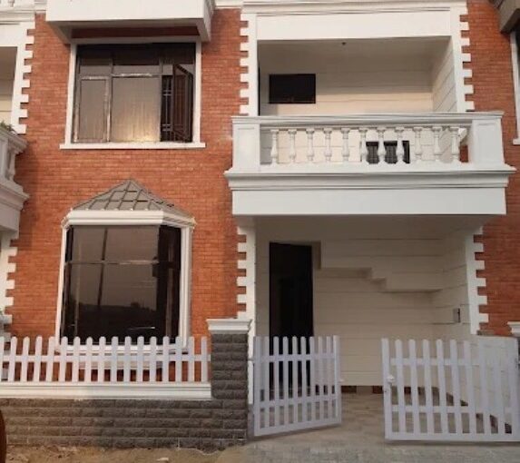 Luxury Villas / Bungalow in  Wadhwa Palm Regency Tajganj Agra